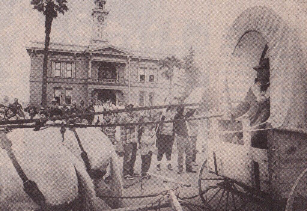 Twenty-five years ago, Ed Gwartney drove the lead wagon into Courthouse Park to end a 26-day journey in mule-drawn wagons for a group of Monroe School 6th graders. The modern-day pioneers followed a 49ers trail across Arizona to Madera. Gwartney’s 4th grade class built the wagons, which carried the 6th graders.