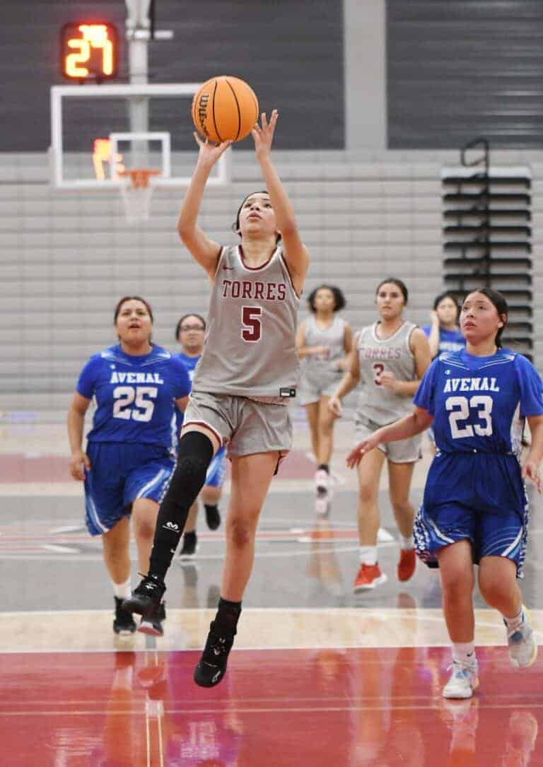Toros run by Avenal for victory