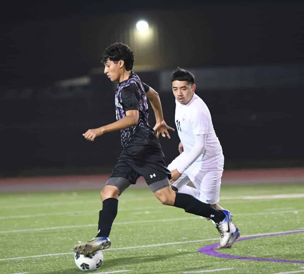 Photo - Madera South’s Axel Rodriguez dribbles by a Sunnyside defender to score the game-tying goal in Friday’s tie.