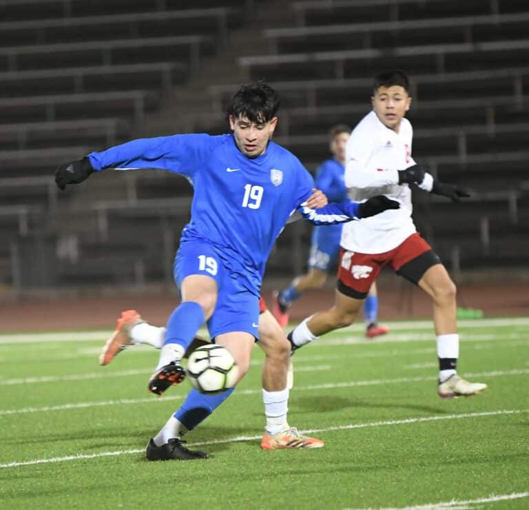 Coyotes lose close match at home