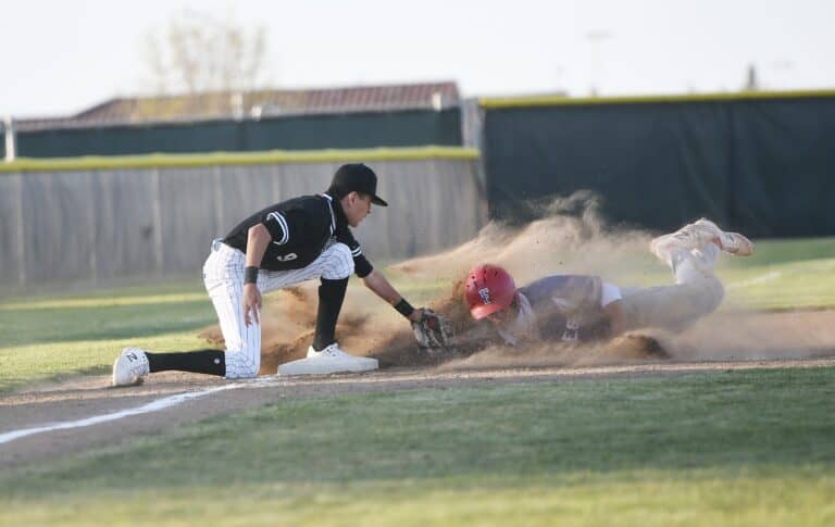 Walk-off wild pitch gifts Stallions a win