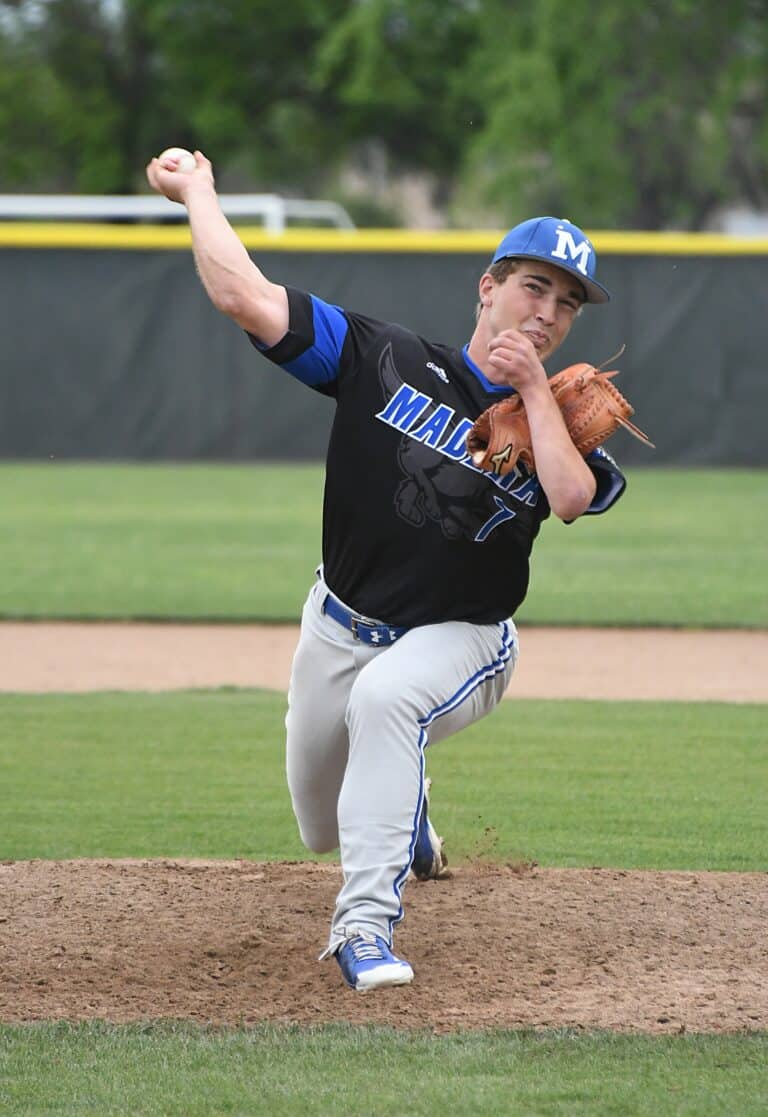 Grand slam lifts Coyotes to win