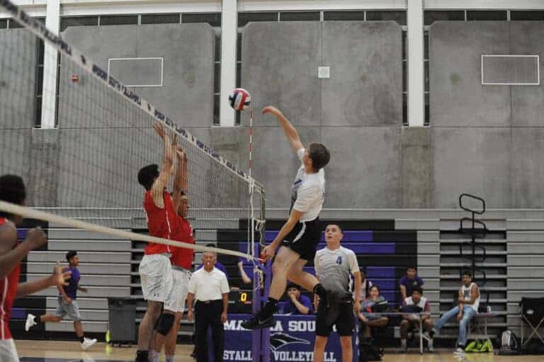 Sanger runs by Stallions to clinch