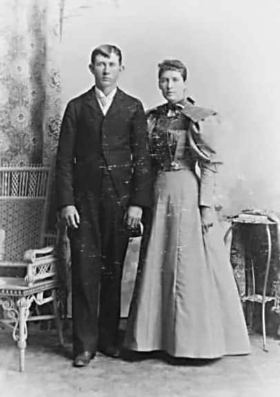 Photo - Sheriff Jasper Lewis, shown here with his wife, had has hands full with a renegade, one-armed painter on the Arkelian ranch.