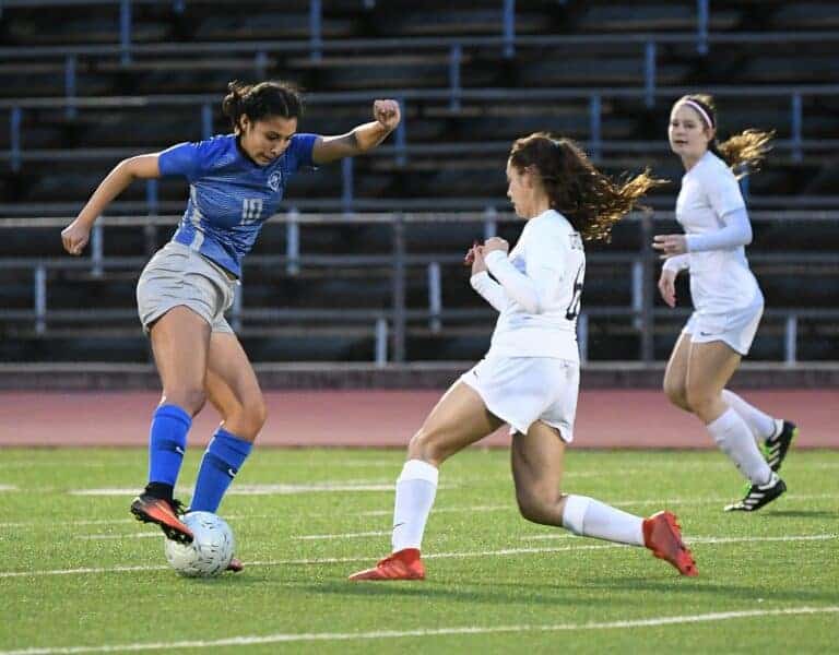 Golden strike sends Coyotes into Div. II quarterfinals
