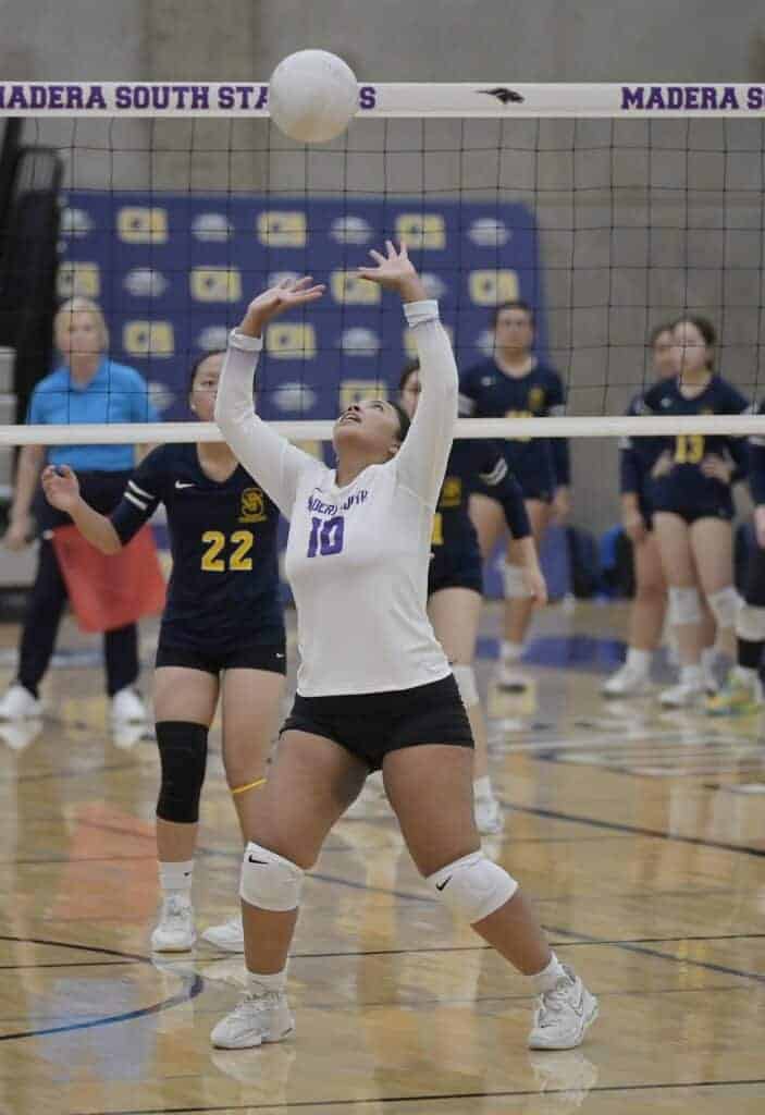 Photo - Madera South’s Liyah Chavira sets up the Stallions’ offense during Thursday’s four-set loss to Sunnyside. 