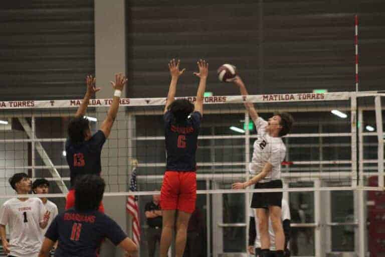 Torres falls in five to Garza