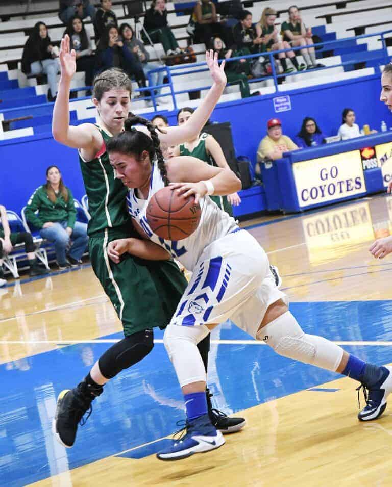 Coyotes open tourney with win