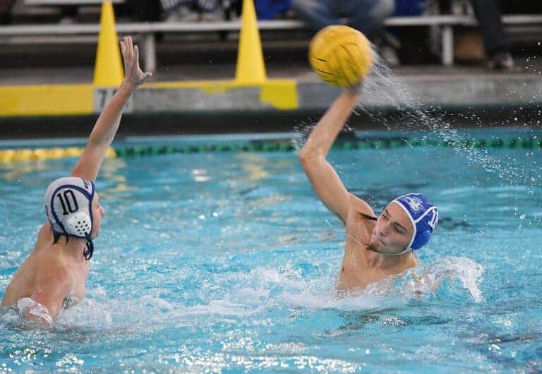 Top-seeded Coyotes advance to quarterfinals