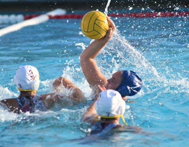 Coyotes cruise into quarterfinals