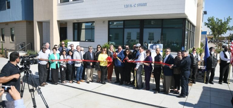 City cuts ribbon on housing projects