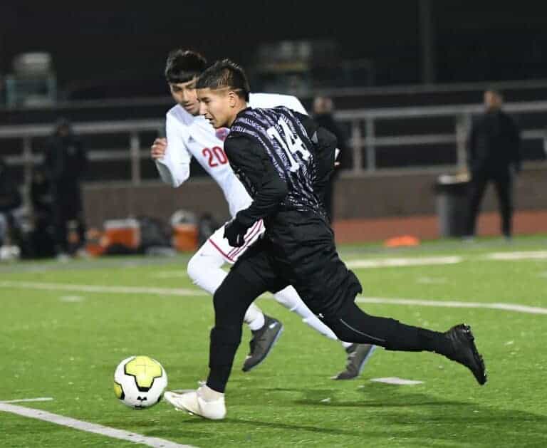 Stallions, Apaches play to soccer tie