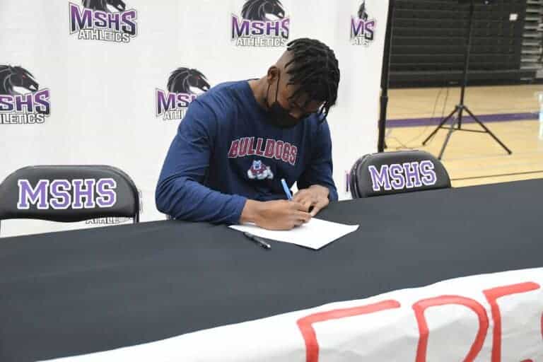 Gray makes it official with FSU Bulldogs