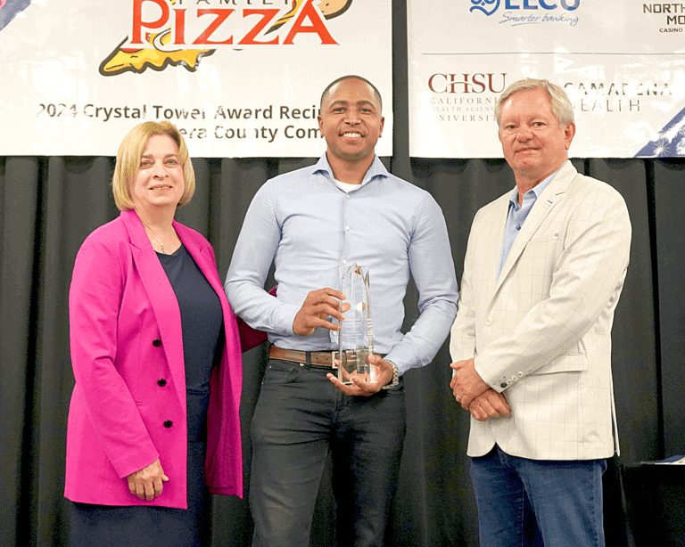 Pizzería de Chowchilla recibe el Premio Crystal Tower