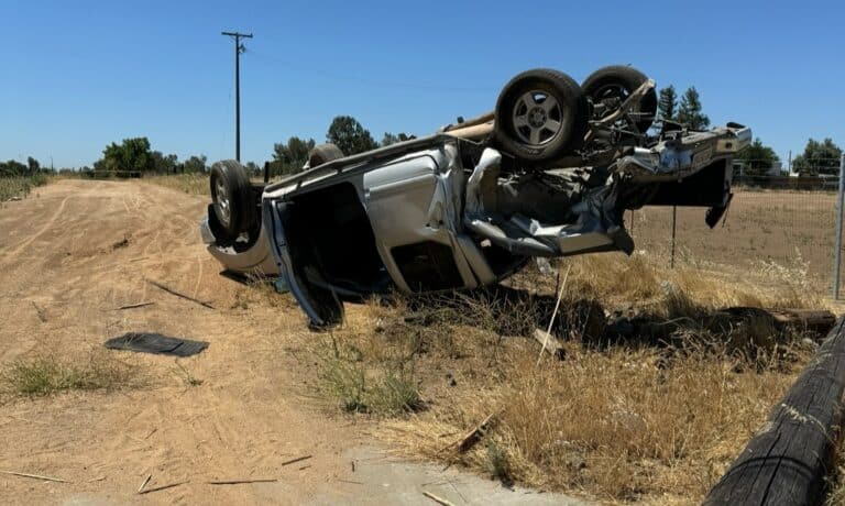 No major injuries in 3-car crash