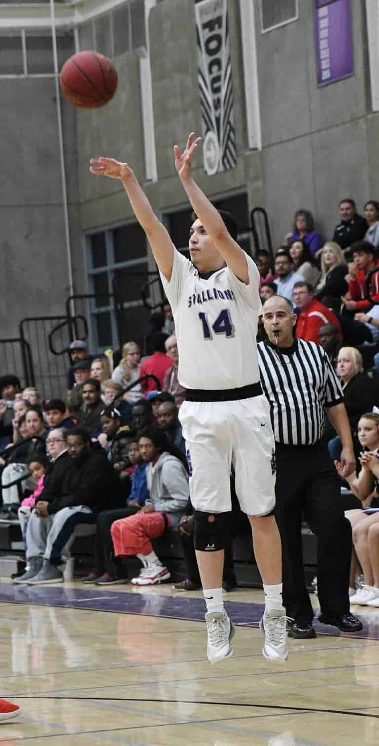 Stallions can’t keep up with Apaches