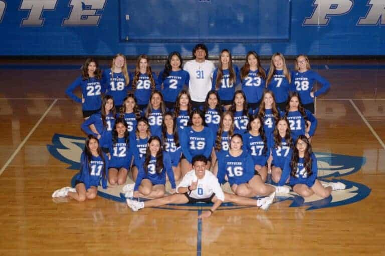 Coyote stunt team beats El Diamante