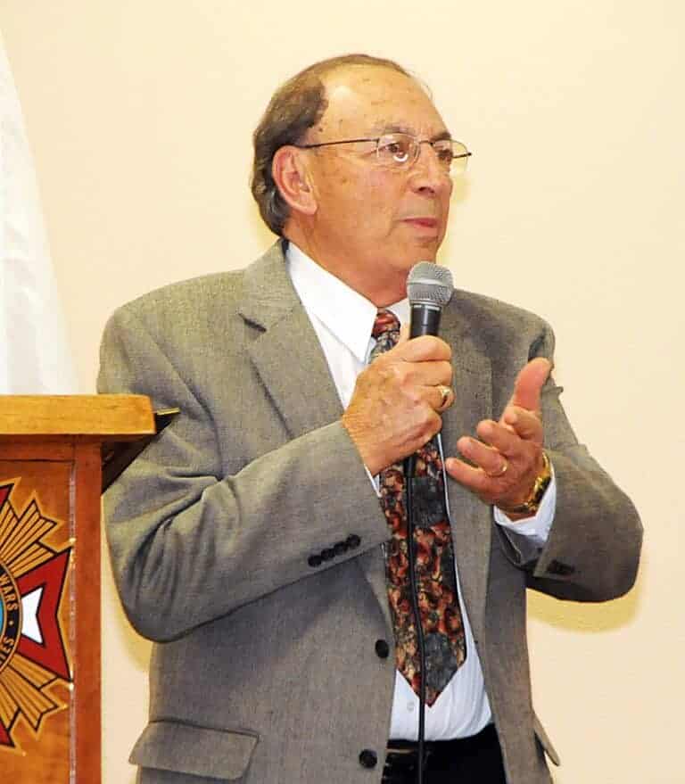 Ángel protege al Granjero del Año