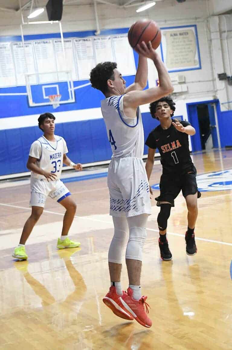 Coyotes hold off Bears for opening win