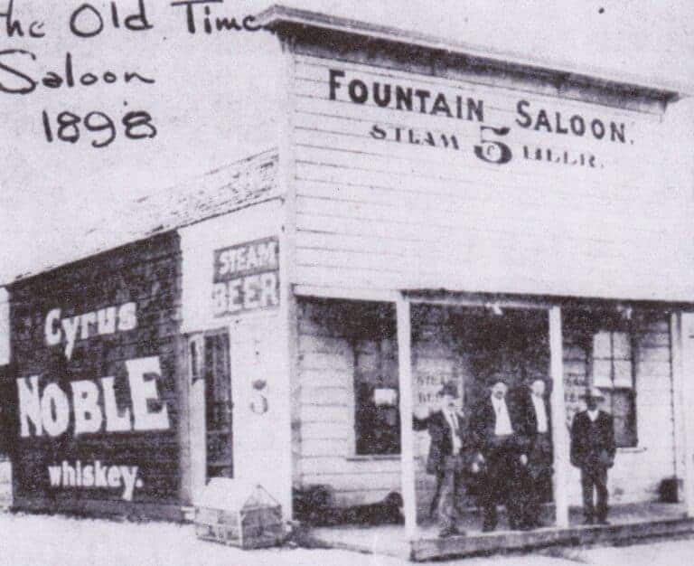 Hanky-panky in the Fountain Saloon