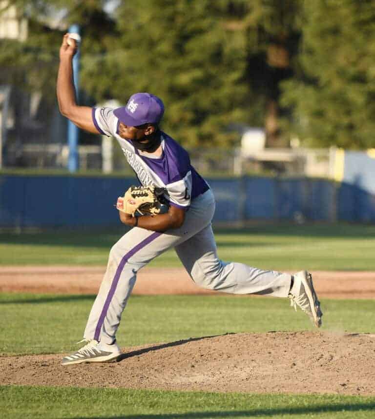 Stallions, Coyotes split first two