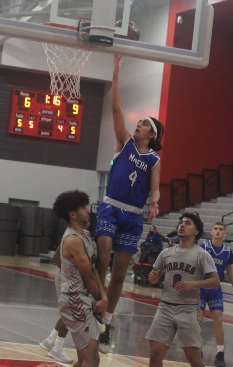 Coyotes beat improving Toros