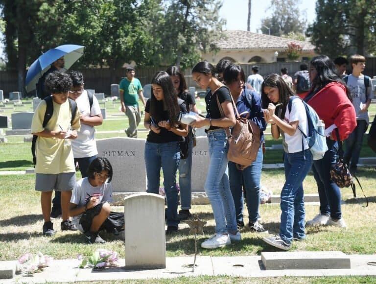 Students hunt for soldiers in graveyard