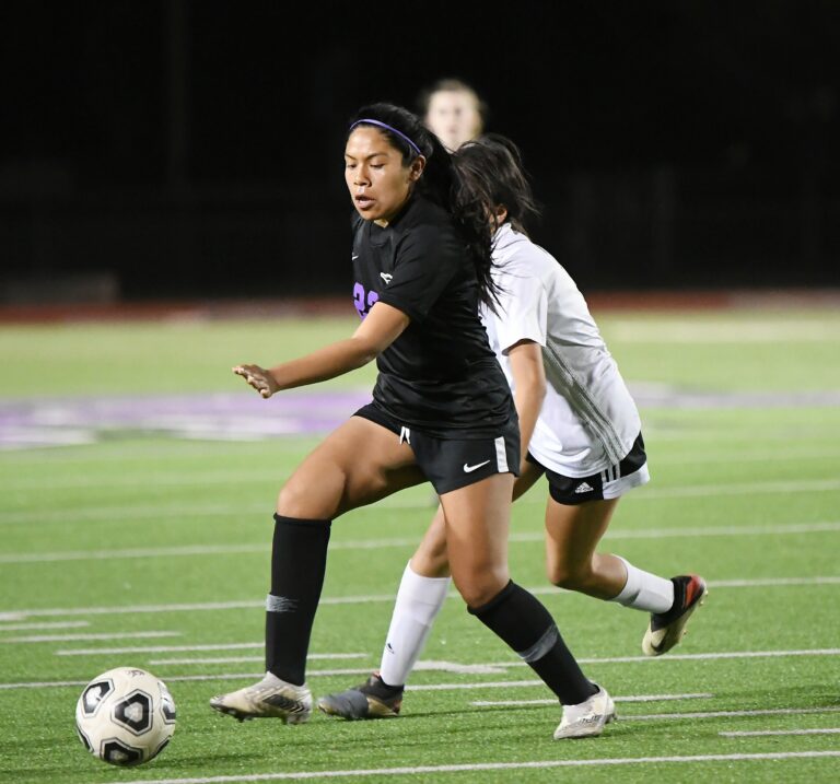 Madera South dominates Hanford in the first-round