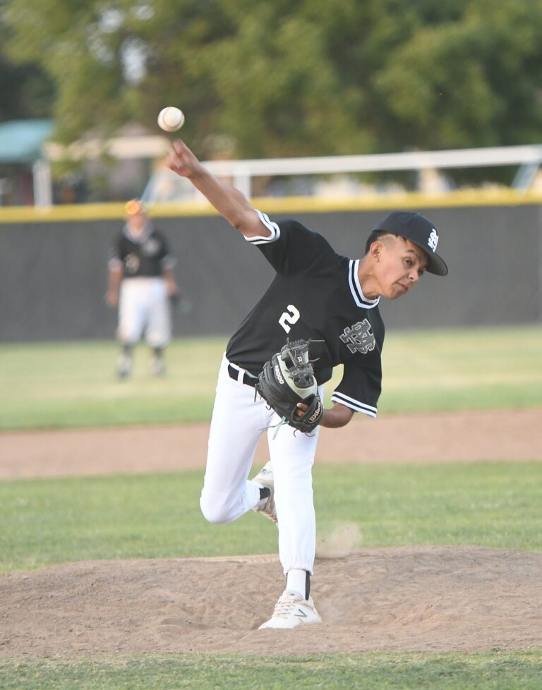 Stallions get three-game sweep of Apaches
