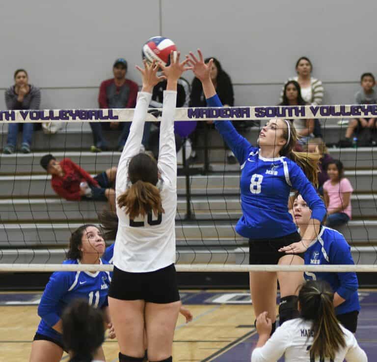 Coyotes win subdued match