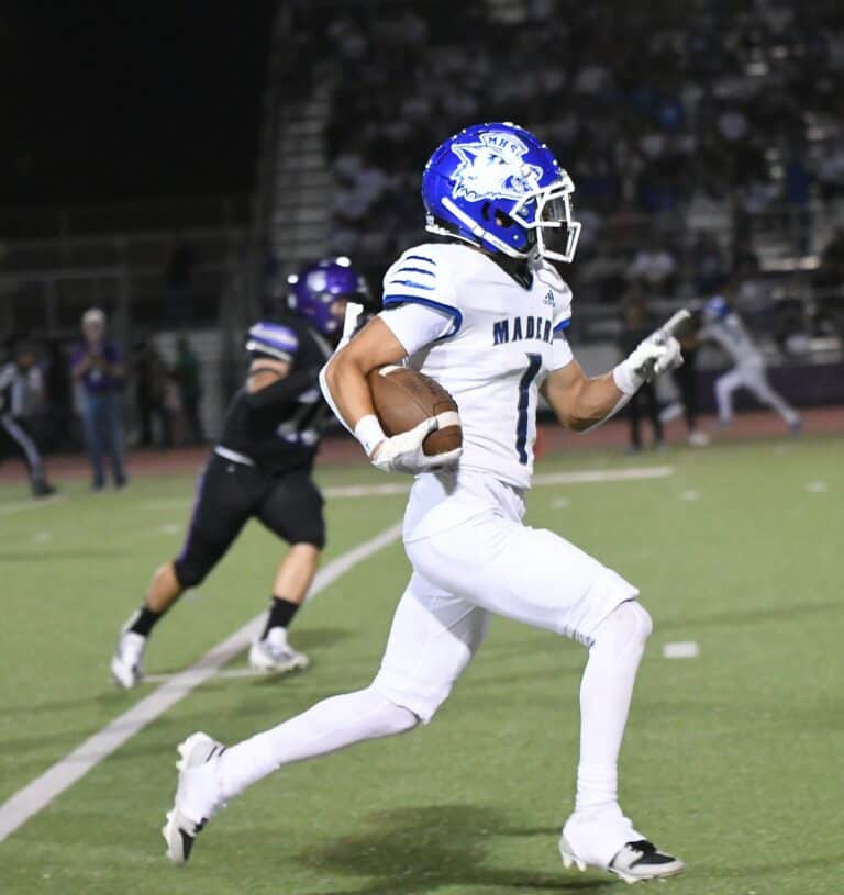 Coyotes dominate showdown