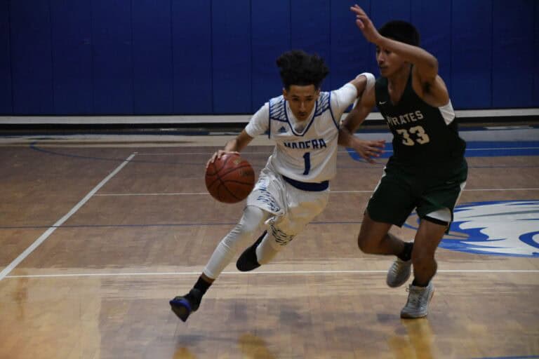 Coyotes ride first quarter wave to win