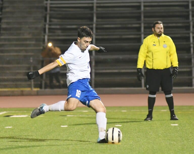 Apaches run past Coyotes in 4-2 win