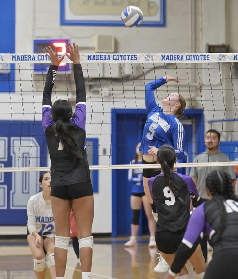 Coyotes get rivalry win in four