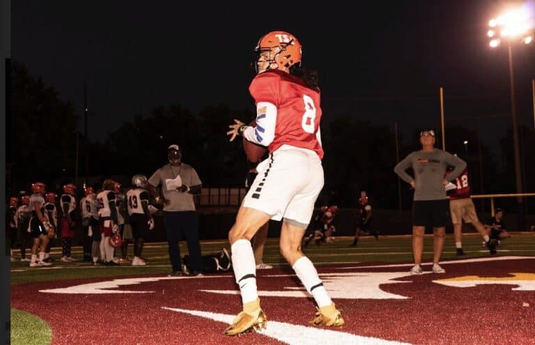 Coyote still playing, representing Madera