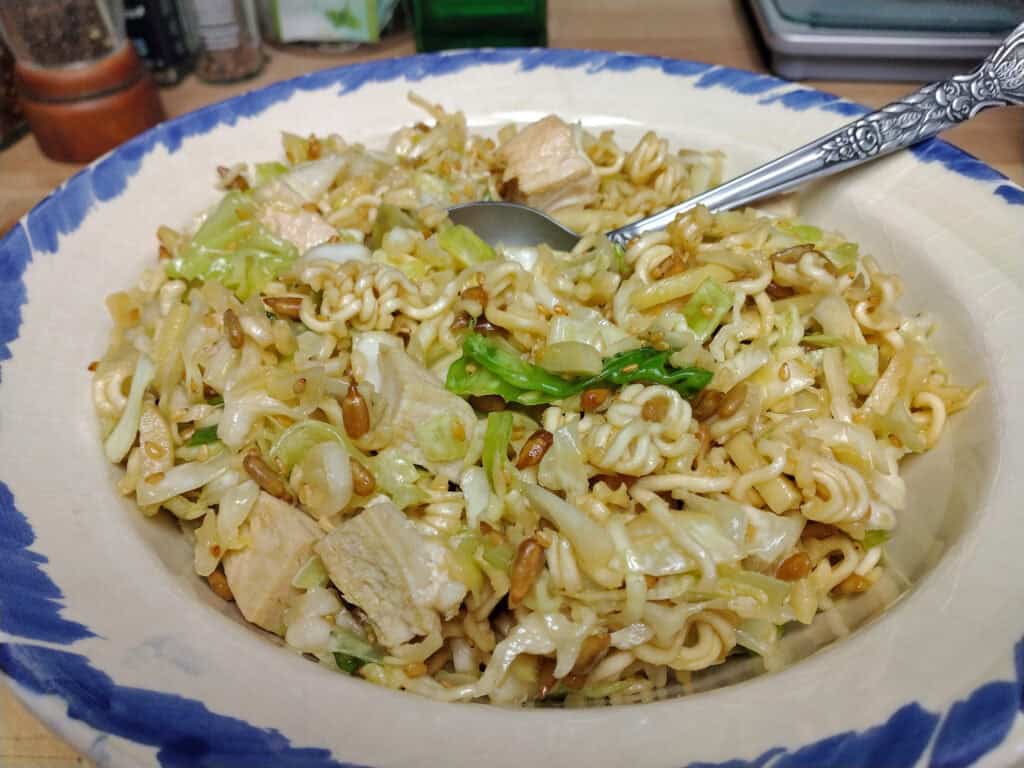 Chicken and mushroom ramen stir-fry with vegetables in a bowl.