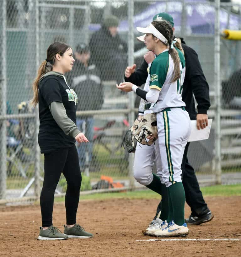 Former players return to coach