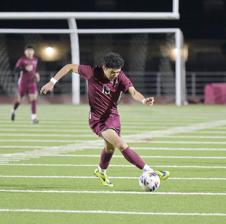 Toros battles Drillers for Div. III soccer title