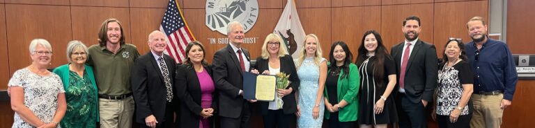 Lois Leonard y la EDC (Comisión de Desarrollo Económico) son honradas por los supervisores