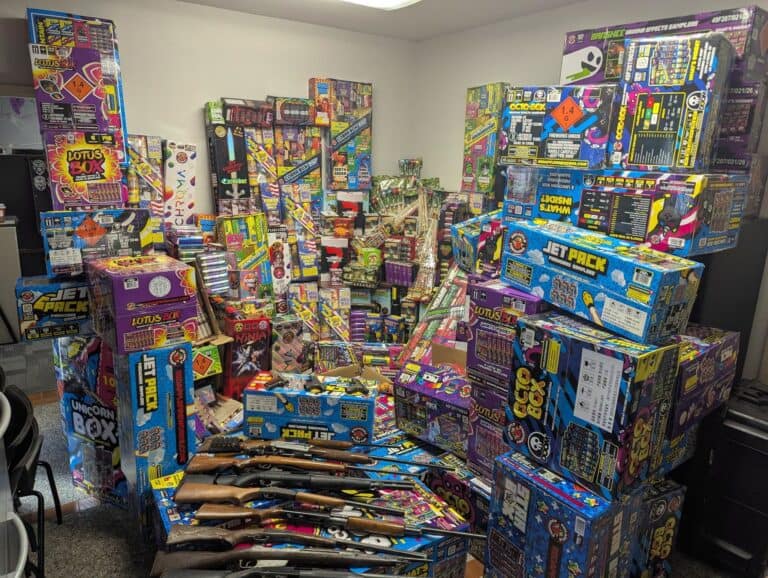 Policía de Madera incauta 2,800 libras de fuegos artificiales