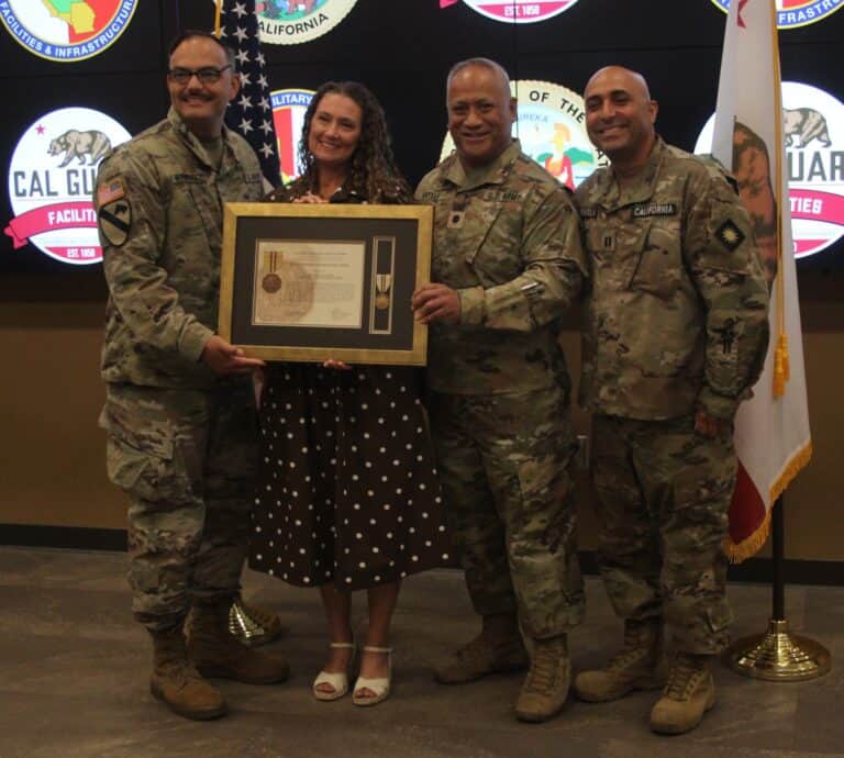 Pogue recibe un reconocimiento del departamento militar