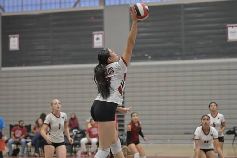 Torres overcomes for home sweep
