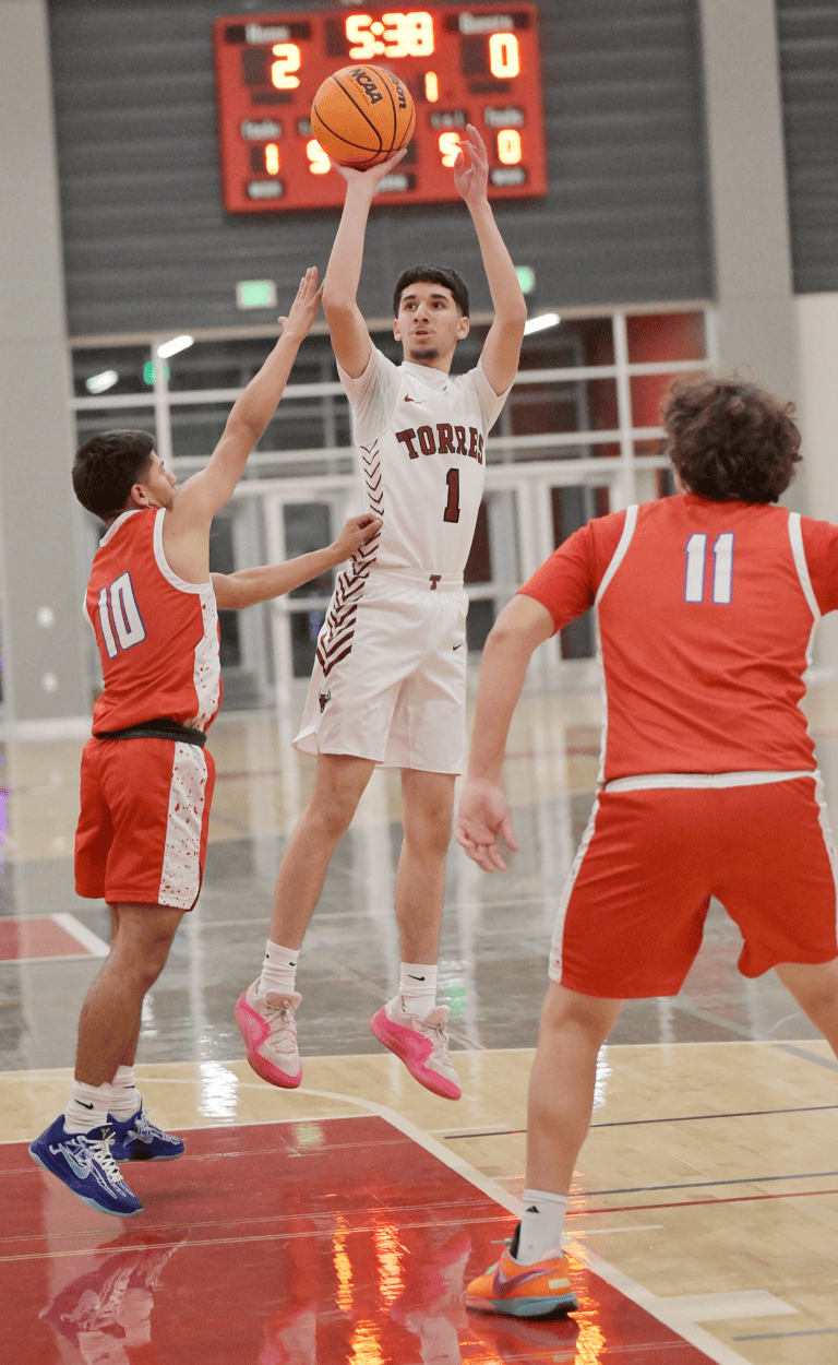 Toros lose big lead, game to Eagles