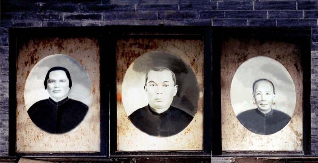Autopsy of Chinese individual displayed in a vintage photo, sparking controversy in Borden.