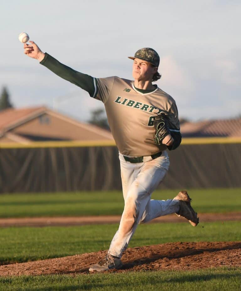 Big inning leads Hawks to title game