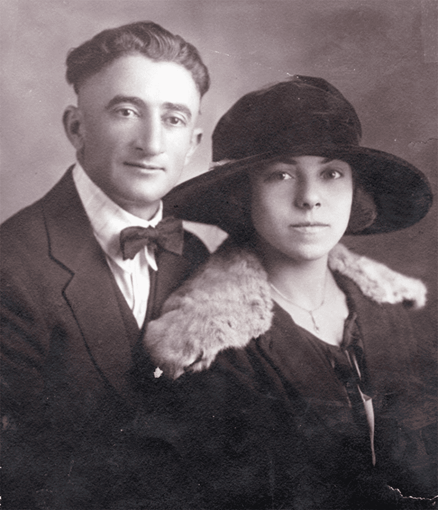 Farnesi family portrait from early 20th century in Madera, showcasing family heritage.