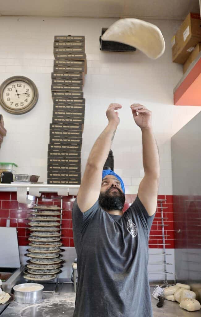 New Pizza Factory opens in Madera, offering fresh, delicious pizza options for local residents.
