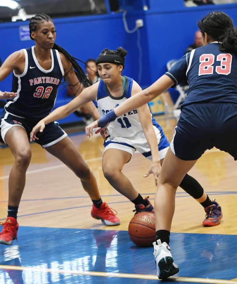 Coyotes pull upset, into semifinals