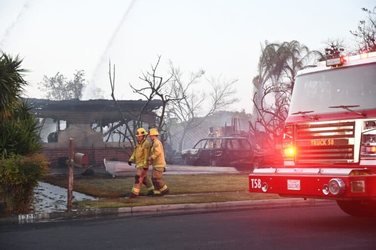 Fire destroys 2 homes