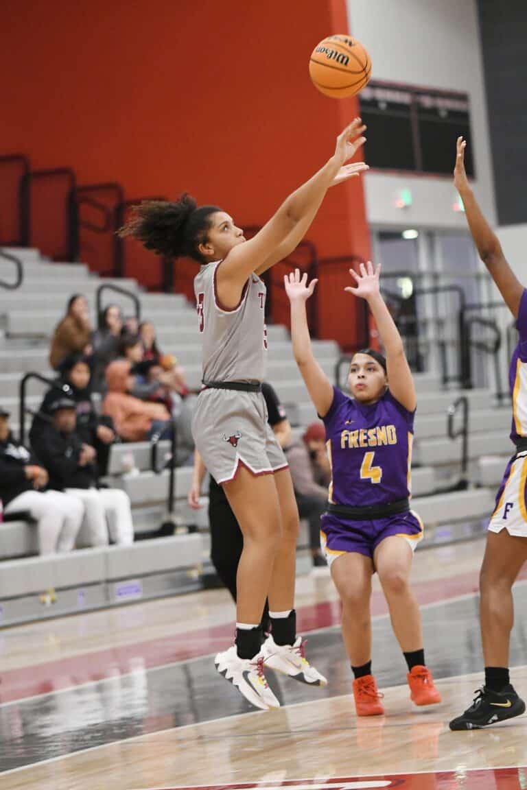 Toros overmatched by Warriors